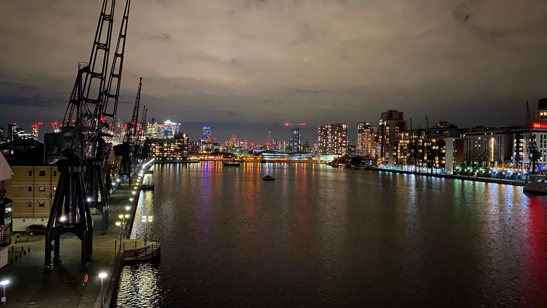 Excel 5Min Custom House Station Parking Wifi Sleeps 6 Apartment London 0*,  United Kingdom